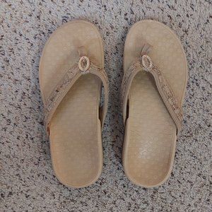 Vionic Tide II Flip Flops size 8.5